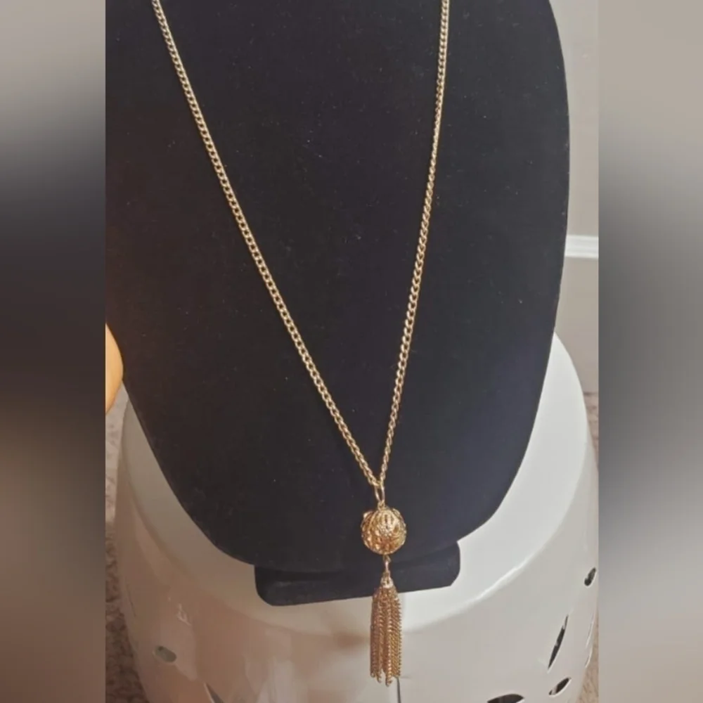 Long Chain Pearl Tassel Pendant. 🌴